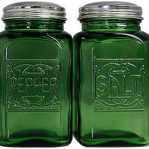 Kerixi Vintage Salt and Pepper Shakers (Green, Large)